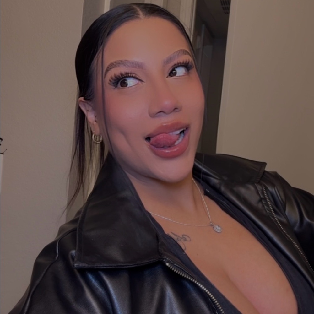 Meet your Posher, Isabel